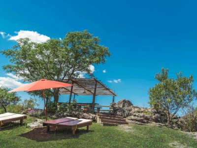 IMPORTANTE COMPLEJO DE CABAÑAS EN TANTI