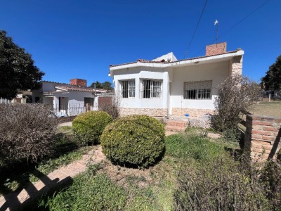 CASA A LA VENTA- VILLA MUÑOZ- CALLE EL ALGARROBO