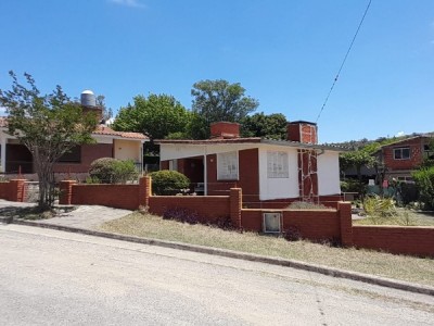 CASA EN VENTA- CALLE NEUQUEN- TANTI CENTRO