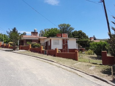 CASA EN VENTA- CALLE NEUQUEN- TANTI CENTRO