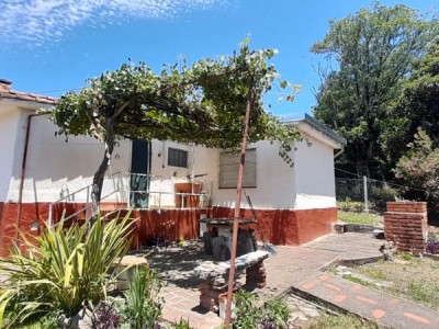 CASA EN VENTA- CALLE NEUQUEN- TANTI CENTRO