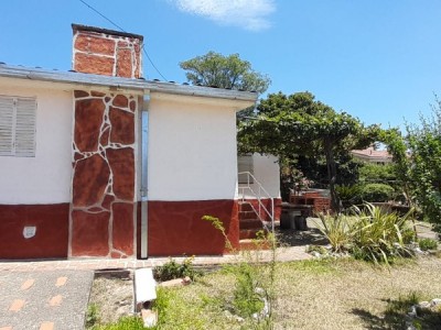 CASA EN VENTA- CALLE NEUQUEN- TANTI CENTRO