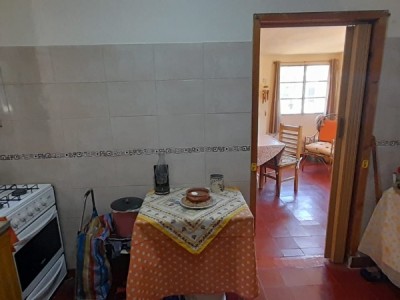 CASA EN VENTA- CALLE NEUQUEN- TANTI CENTRO