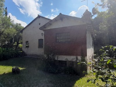 CASA TRADICIONAL CON FONDOS AL ARROYO TANTI