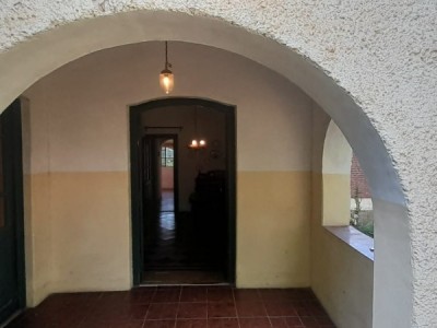 CASA TRADICIONAL CON FONDOS AL ARROYO TANTI