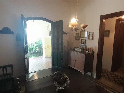 CASA TRADICIONAL CON FONDOS AL ARROYO TANTI
