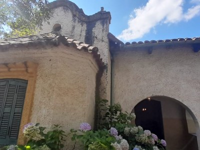 CASA TRADICIONAL CON FONDOS AL ARROYO TANTI