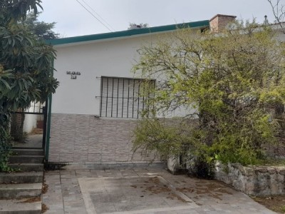 TANTI- CALLE NEUQUEN- A 3 CUADRAS DEL CENTRO